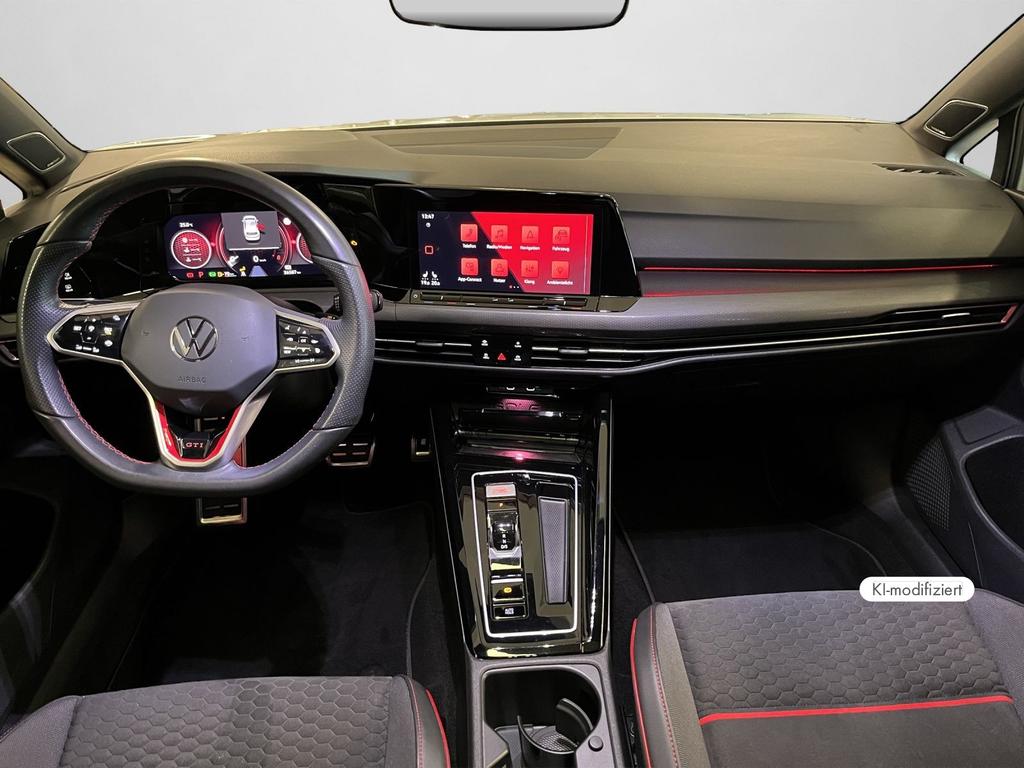 Volkswagen Golf 2023 г. Белый, пробег 36585 км