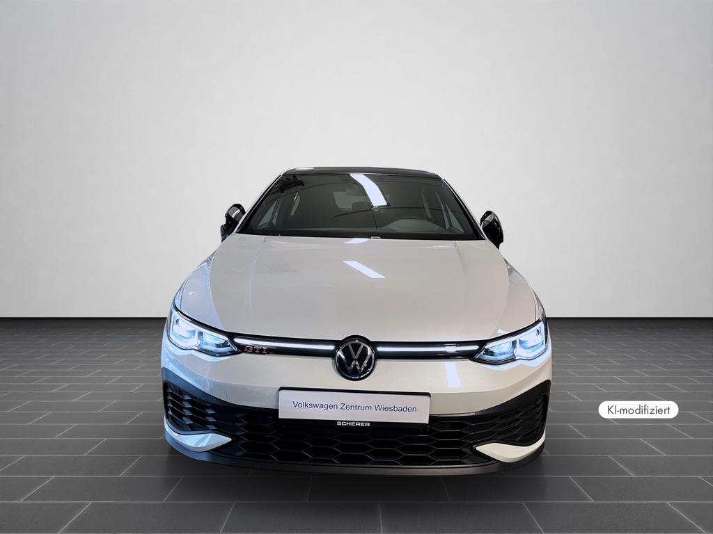 Volkswagen Golf 2023 г. Белый, пробег 36585 км