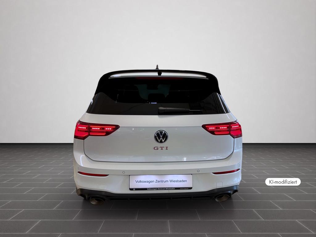 Volkswagen Golf 2023 г. Белый, пробег 36585 км