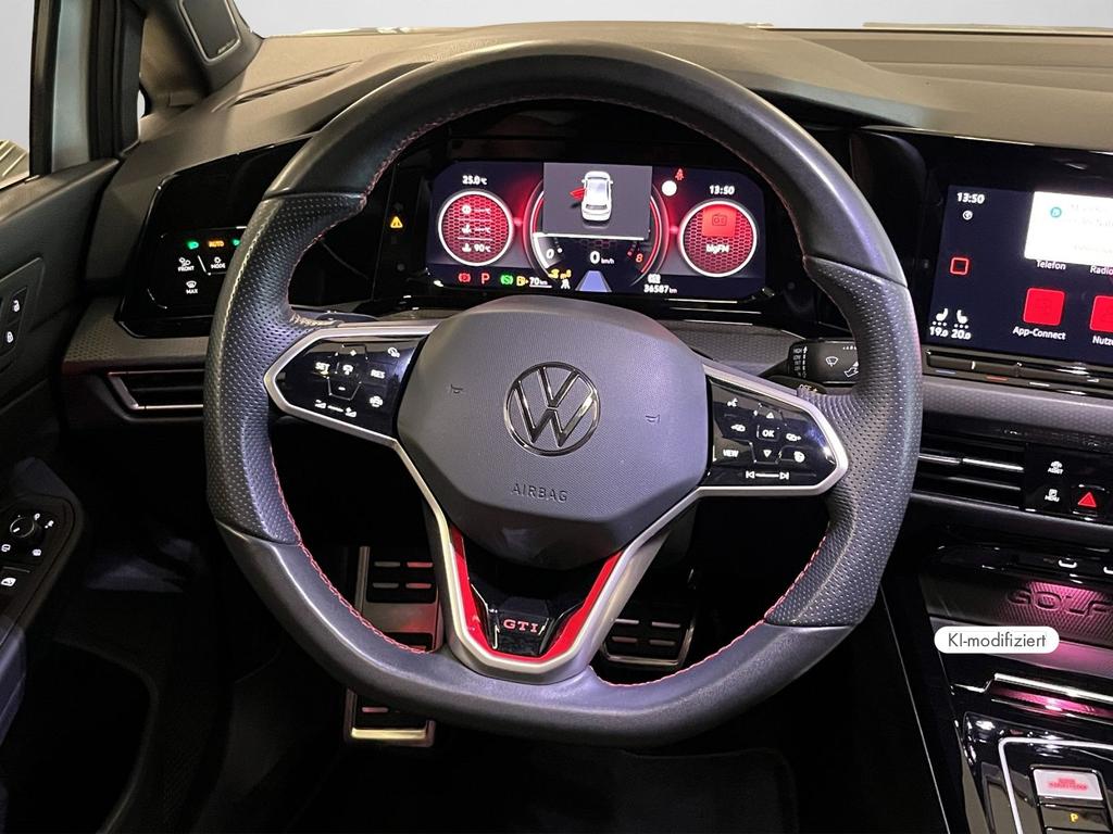 Volkswagen Golf 2023 г. Белый, пробег 36585 км