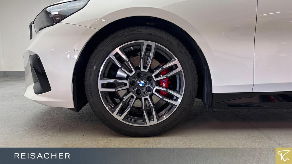 BMW 520 2025 г. Белый, пробег 26114 км