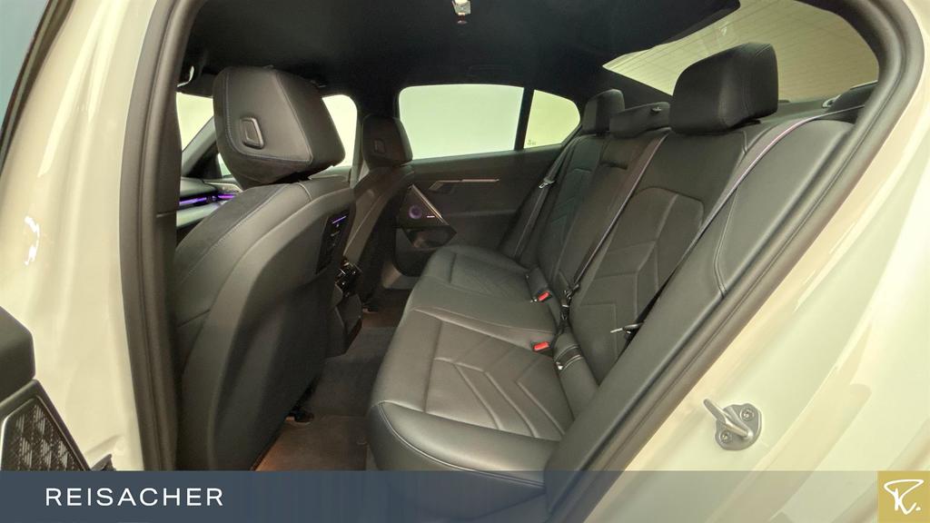 BMW 520 2025 г. Белый, пробег 26114 км