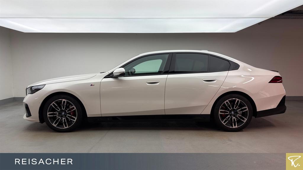 BMW 520 2025 г. Белый, пробег 26114 км
