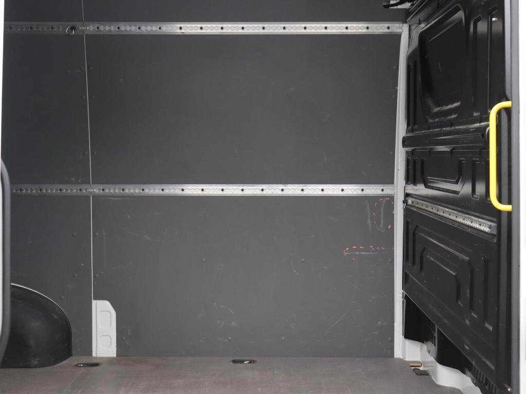 Volkswagen CRAFTER 2025 г. Белый, пробег 37400 км