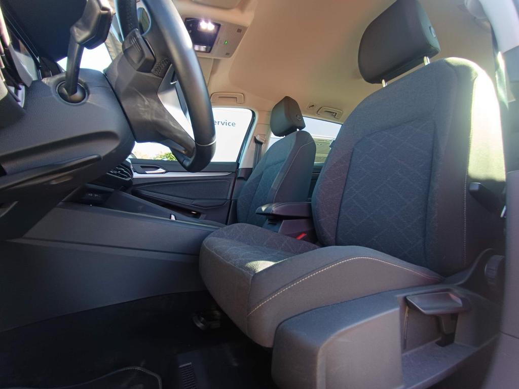 Volkswagen Golf 2023 г. Чёрный, пробег 39480 км