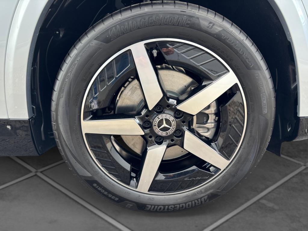 Mercedes-Benz GLB 200 2026 г. Серебристый, пробег 8000 км