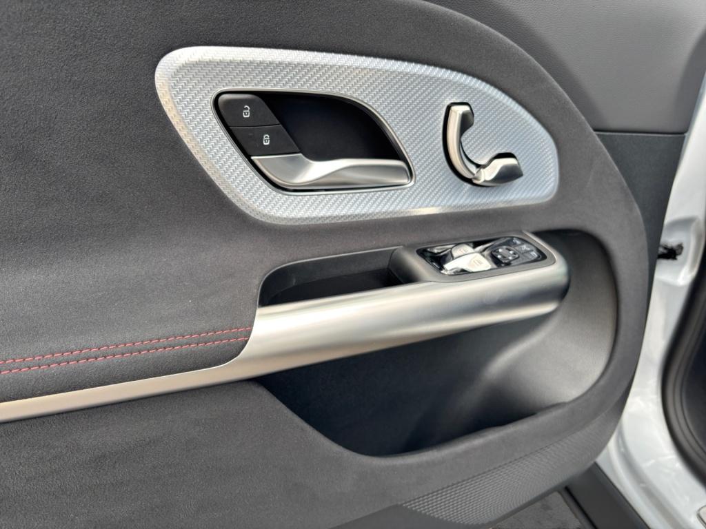 Mercedes-Benz GLB 200 2026 г. Серебристый, пробег 8000 км