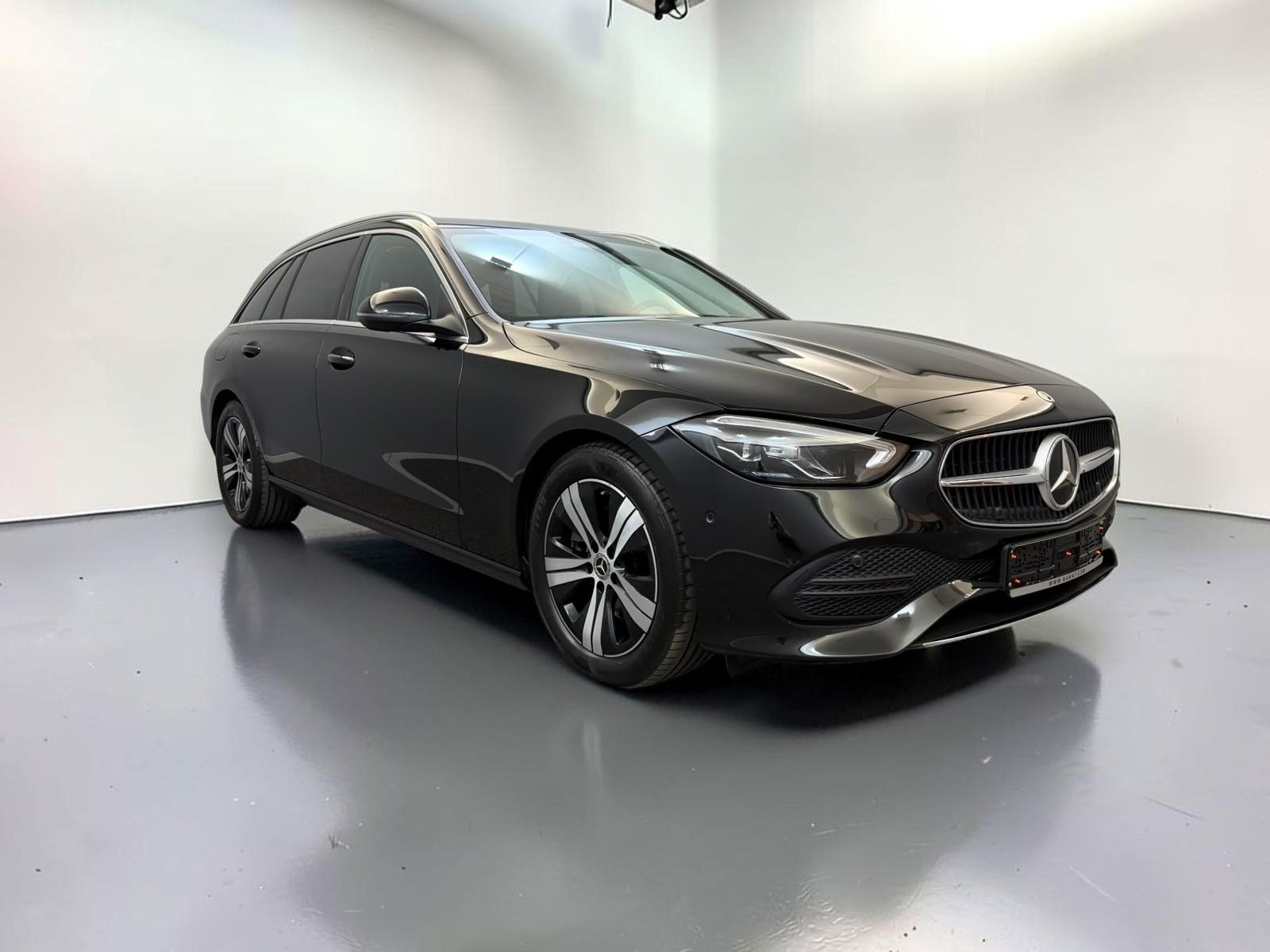 Mercedes-Benz C 220 2024 г. Чёрный, пробег 55000 км