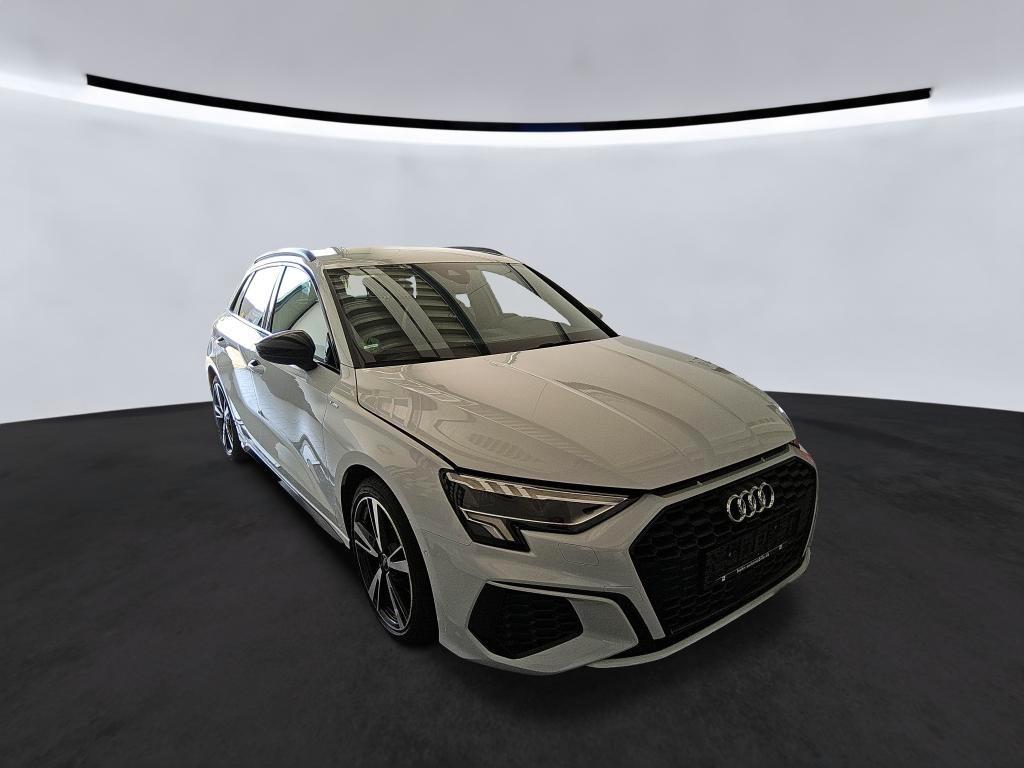 Audi A3 2022 г. Белый, пробег 44000 км