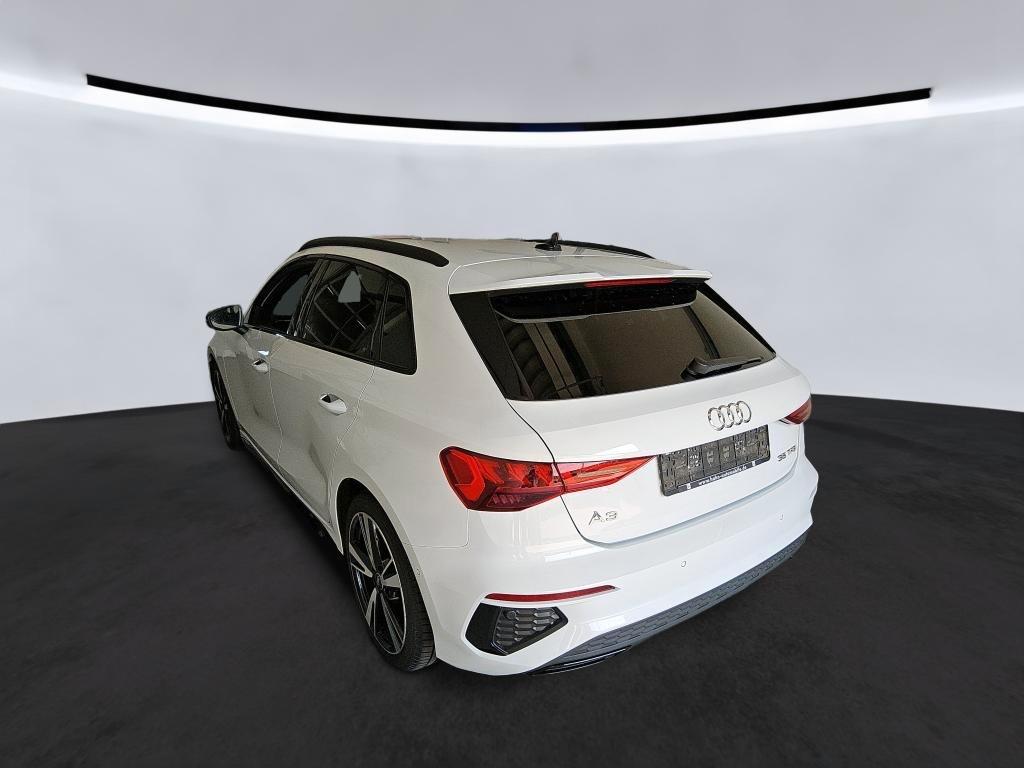Audi A3 2022 г. Белый, пробег 44000 км