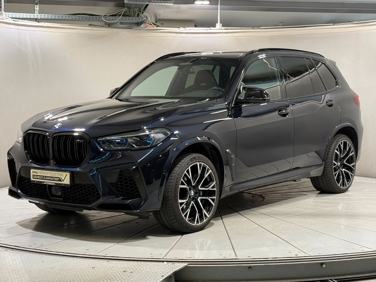 BMW X5 M60 2023 г. Чёрный, пробег 12600 км