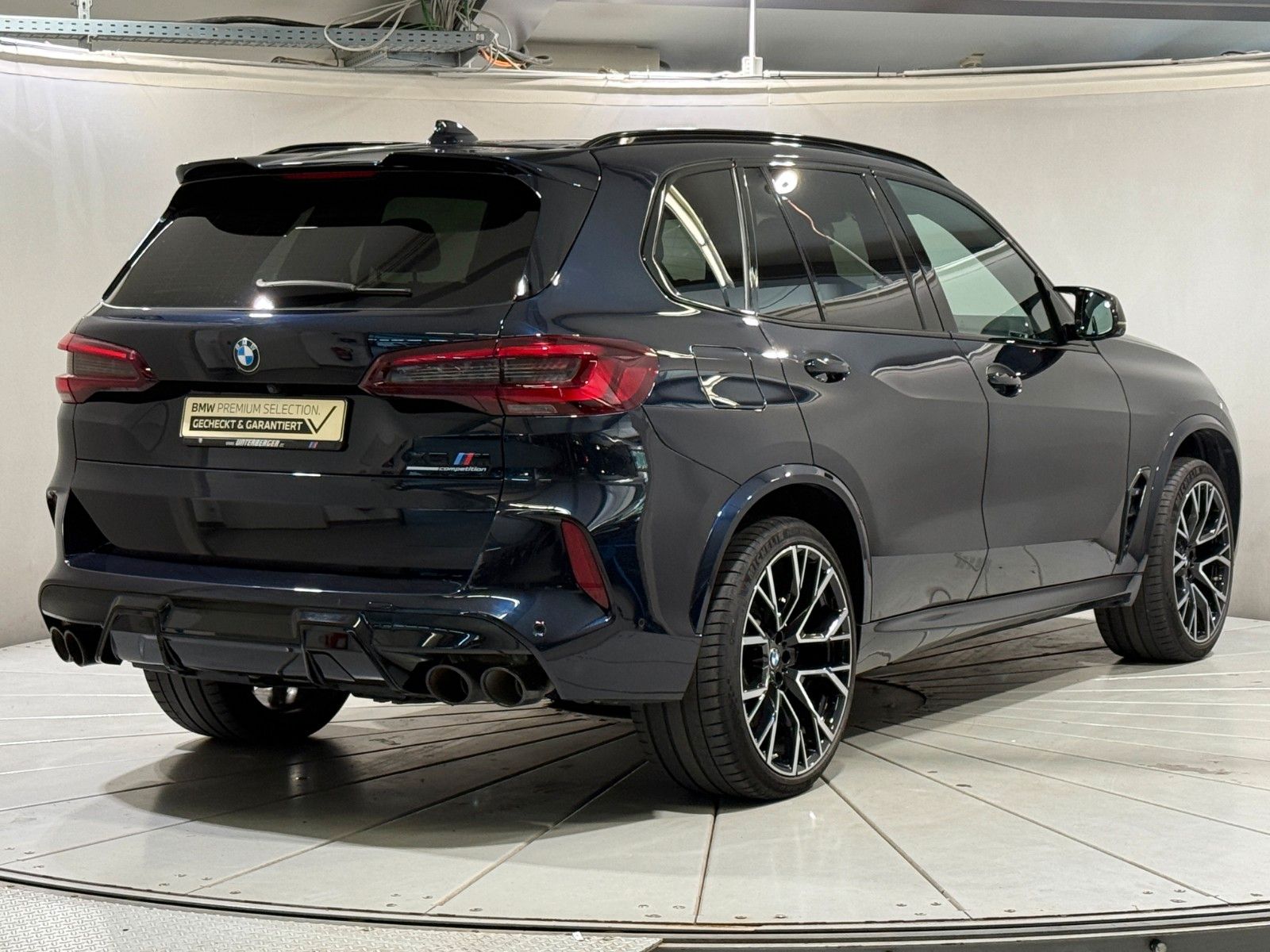 BMW X5 M60 2023 г. Чёрный, пробег 12600 км