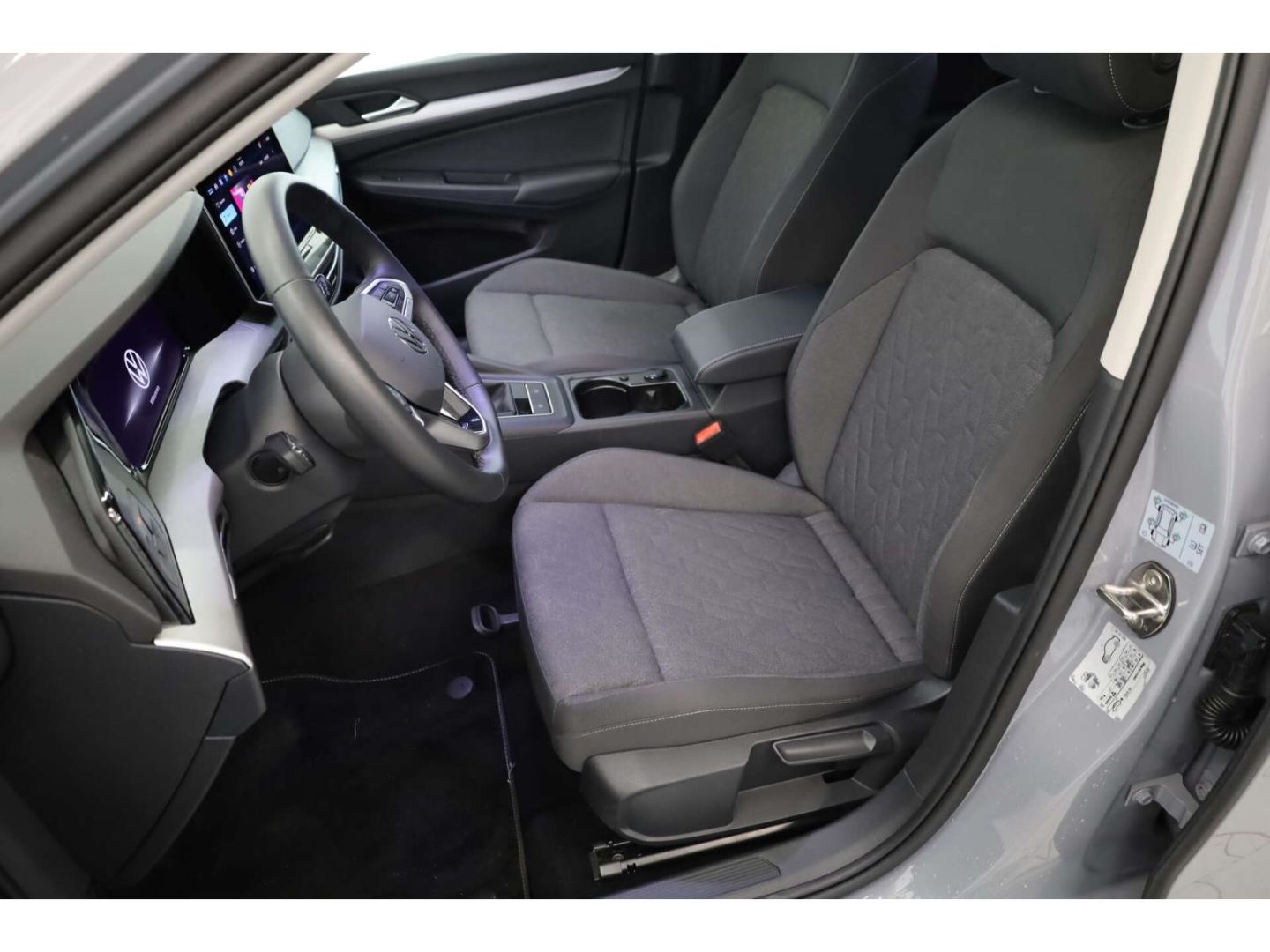 Volkswagen Golf 2025 г. Серый, пробег 17165 км