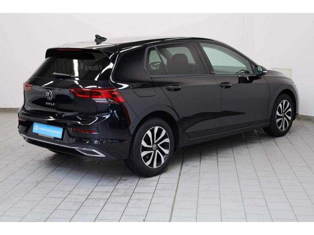Volkswagen Golf 2023 г. Чёрный, пробег 47995 км