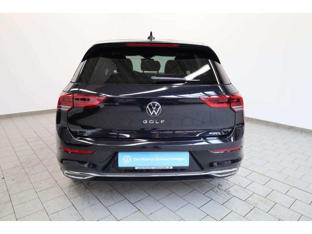 Volkswagen Golf 2023 г. Чёрный, пробег 47995 км