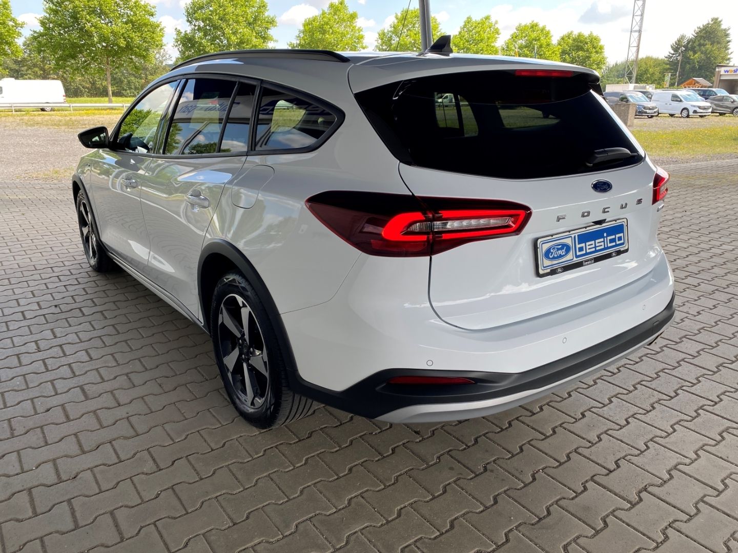 Ford Focus 2023 г. Белый, пробег 38127 км