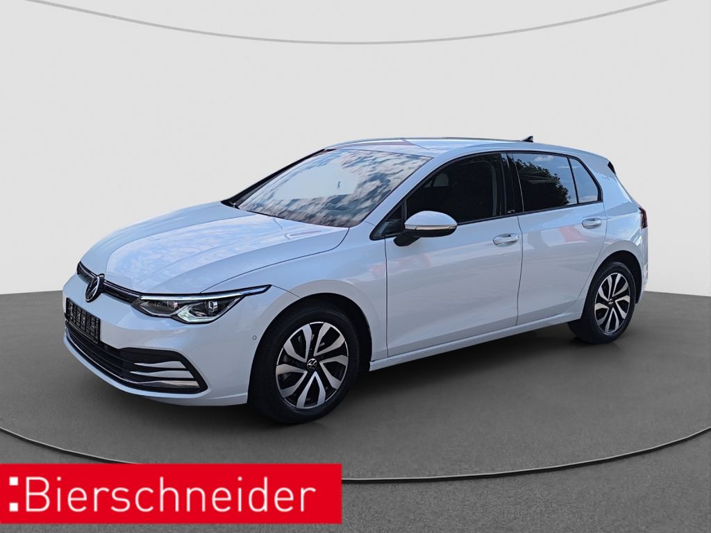 Volkswagen Golf 2023 г. Белый, пробег 52650 км
