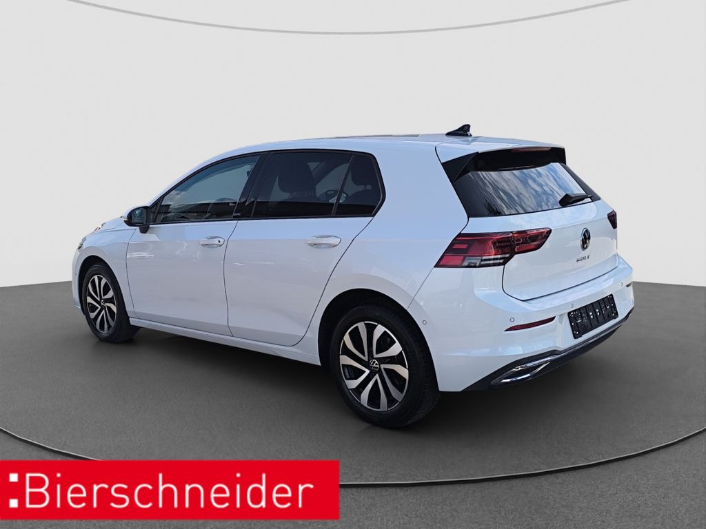 Volkswagen Golf 2023 г. Белый, пробег 52650 км