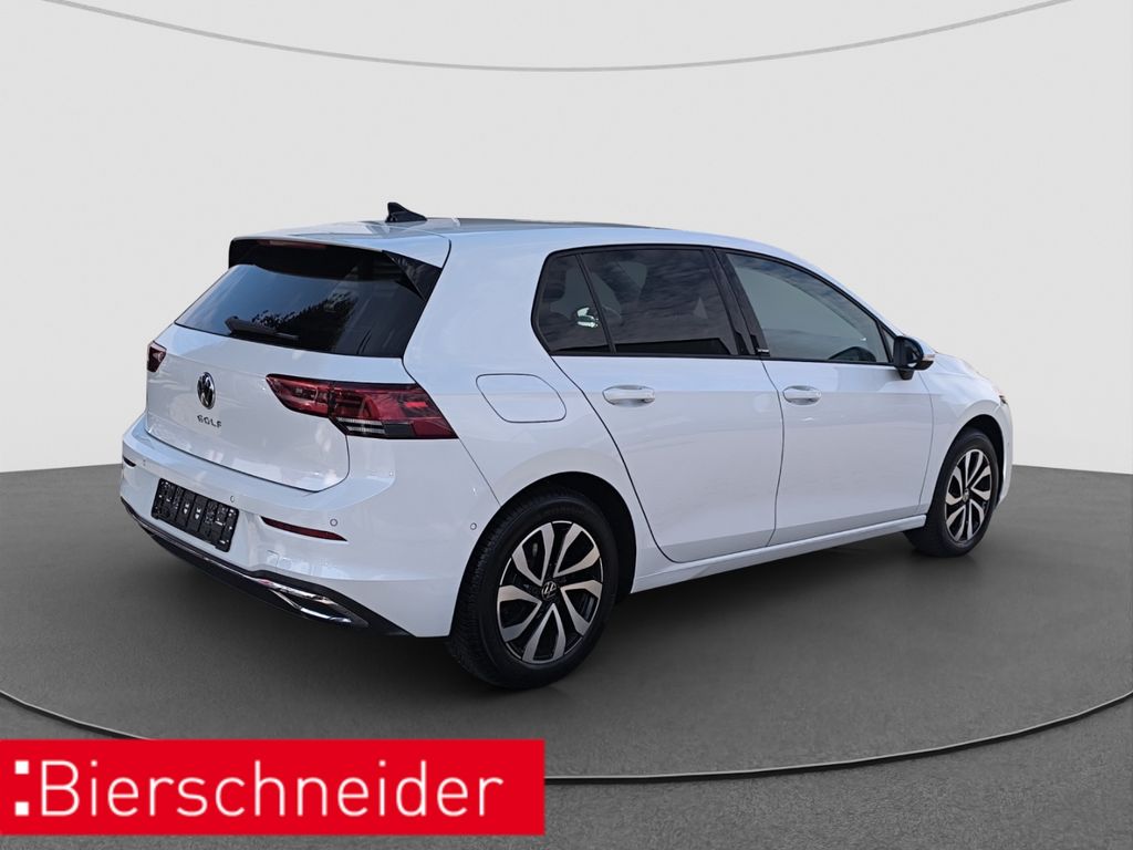 Volkswagen Golf 2023 г. Белый, пробег 52650 км