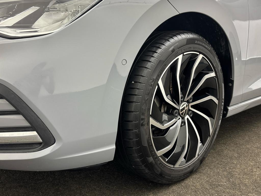 Volkswagen Golf 2023 г. Серый, пробег 27223 км