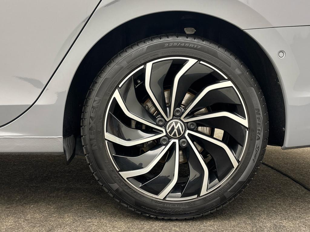 Volkswagen Golf 2023 г. Серый, пробег 27223 км