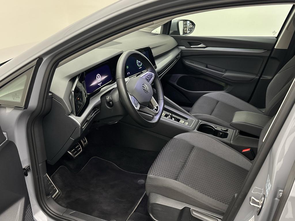 Volkswagen Golf 2023 г. Серый, пробег 27223 км