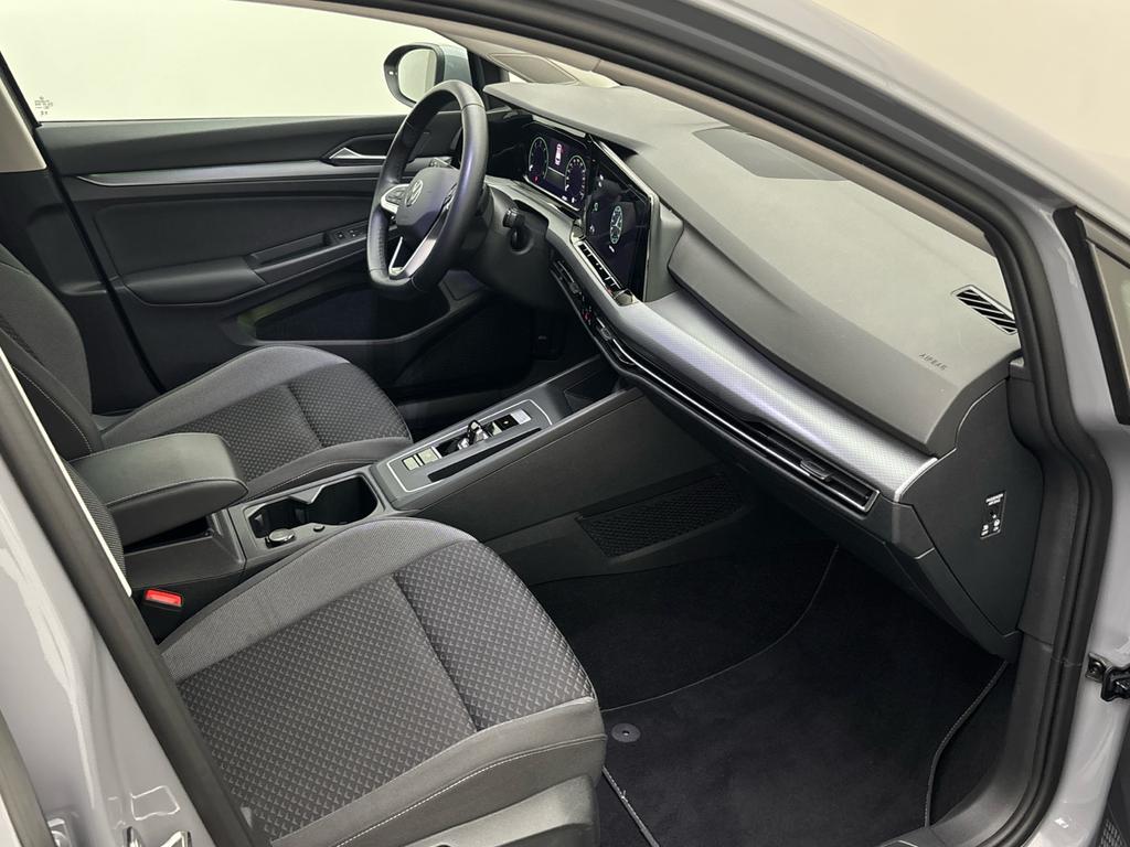 Volkswagen Golf 2023 г. Серый, пробег 27223 км