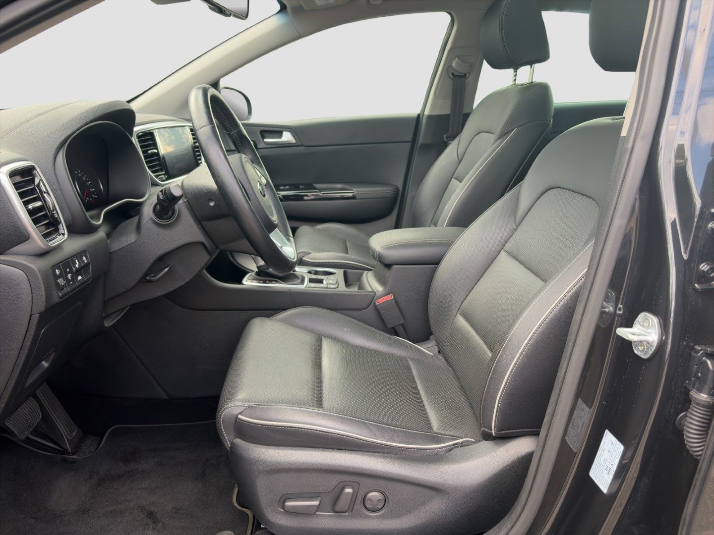 Kia Sportage 2021 г. Чёрный, пробег 33847 км