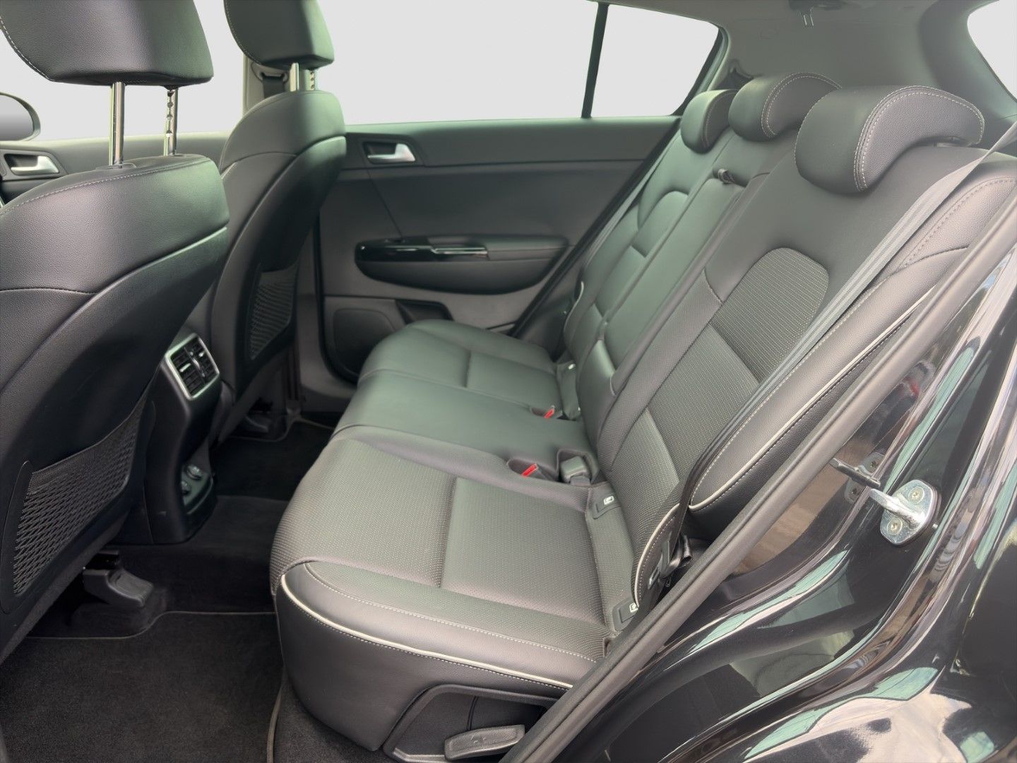 Kia Sportage 2021 г. Чёрный, пробег 33847 км