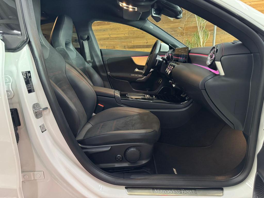 Mercedes-Benz CLA 200 2024 г. Чёрный, пробег 42300 км