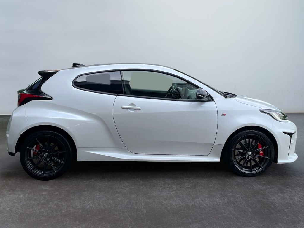 Toyota Yaris 2024 г. Белый, пробег 52551 км