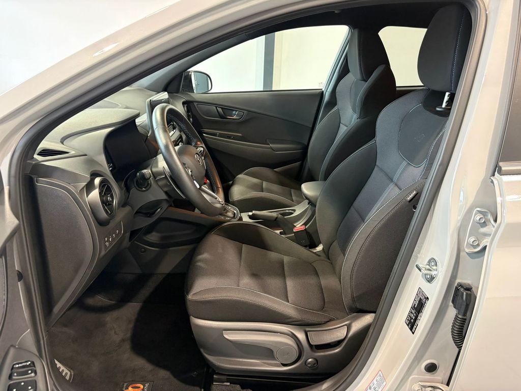 Hyundai Kona 2023 г. Серый, пробег 43754 км