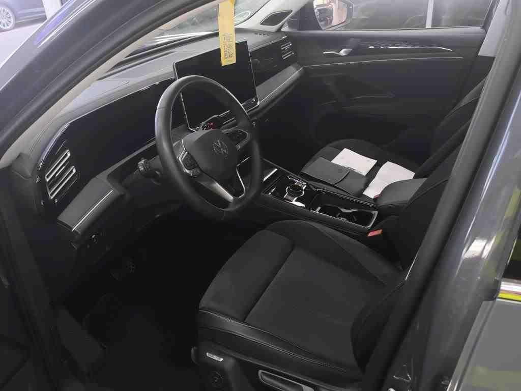 Volkswagen Tiguan 2025 г. Серый, пробег 45435 км