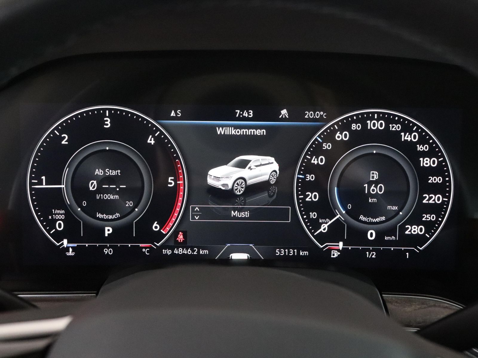 Volkswagen Touareg 2023 г. Белый, пробег 53125 км