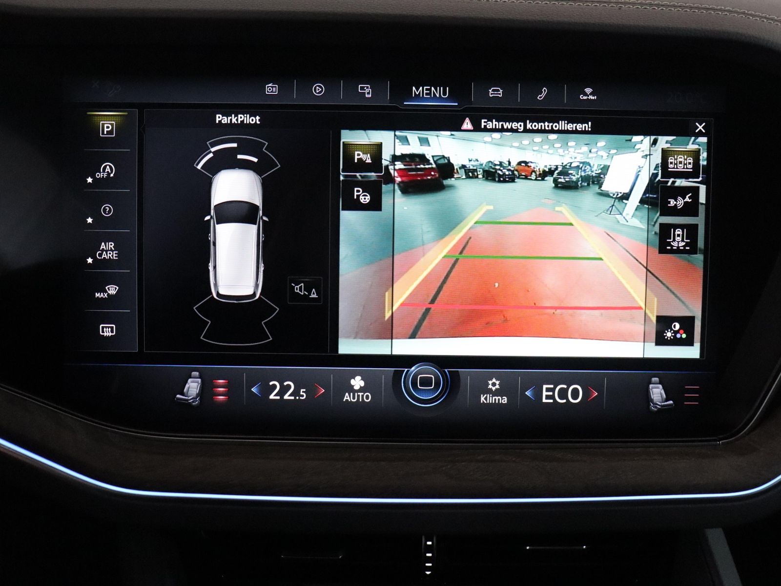 Volkswagen Touareg 2023 г. Белый, пробег 53125 км