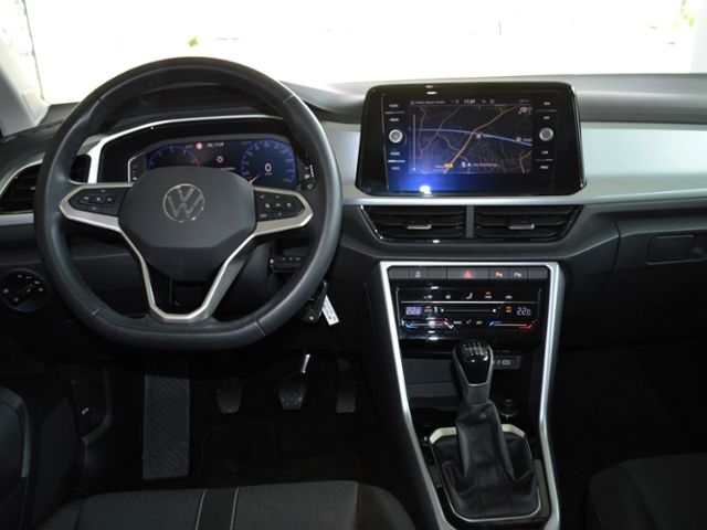 Volkswagen T-Roc 2023 г. Белый, пробег 28495 км