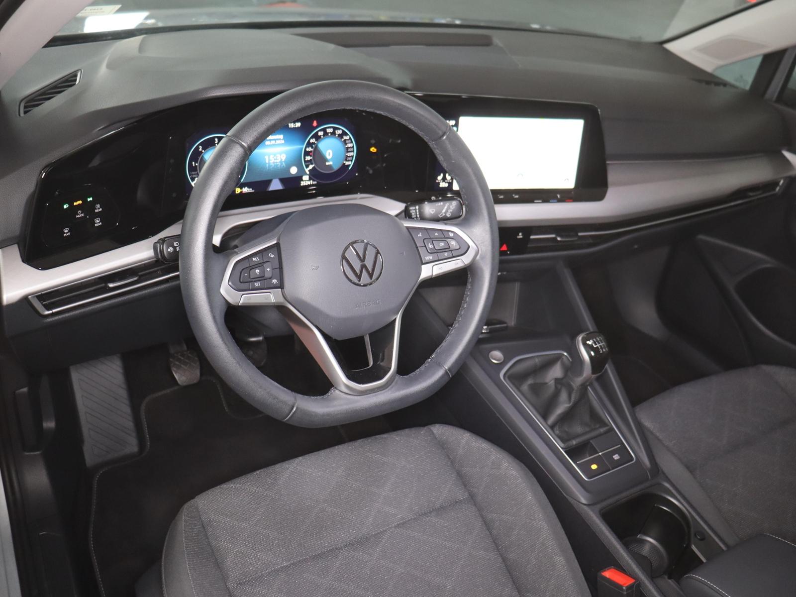 Volkswagen Golf 2024 г. Серебристый, пробег 25237 км