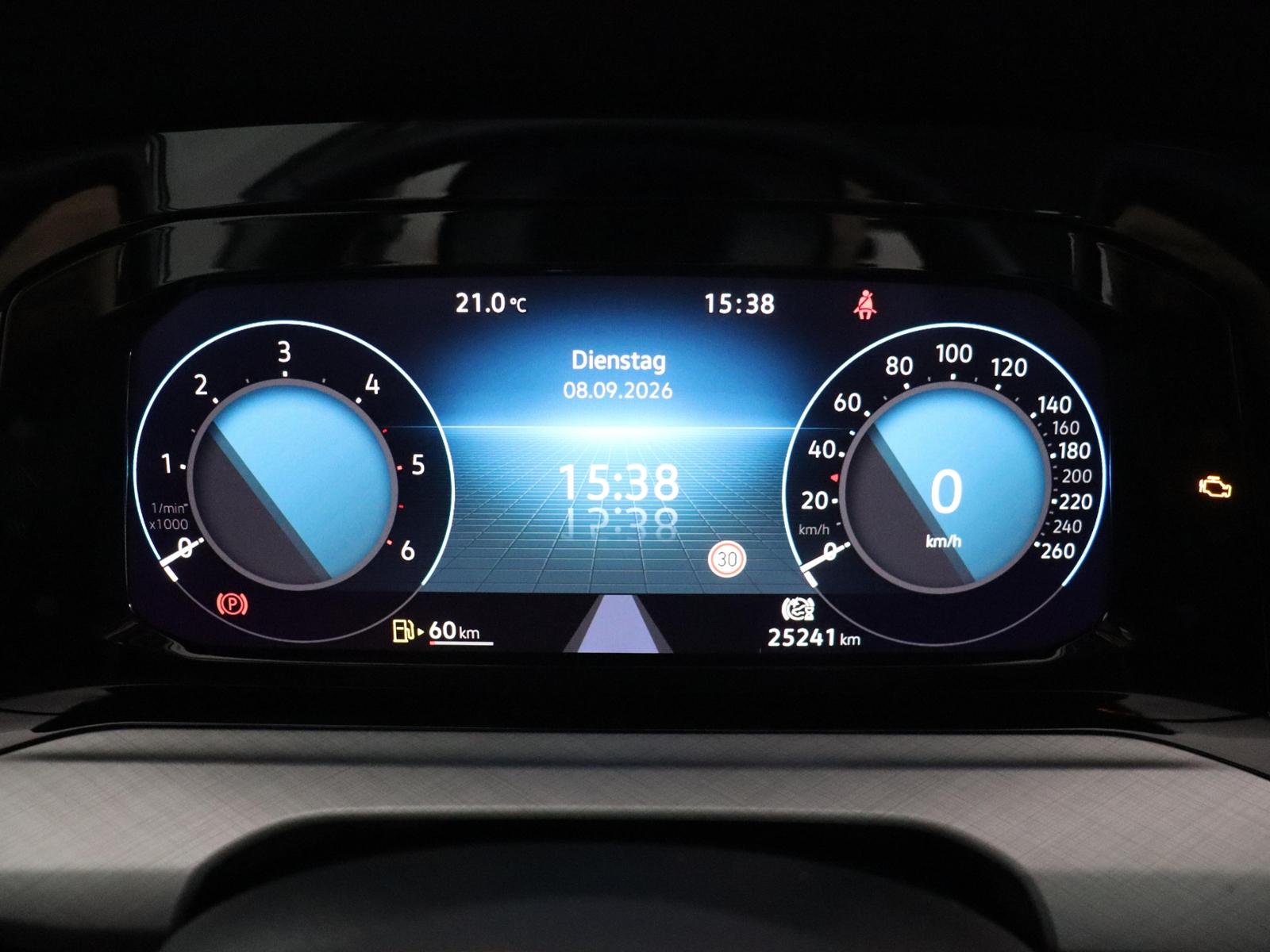 Volkswagen Golf 2024 г. Серебристый, пробег 25237 км