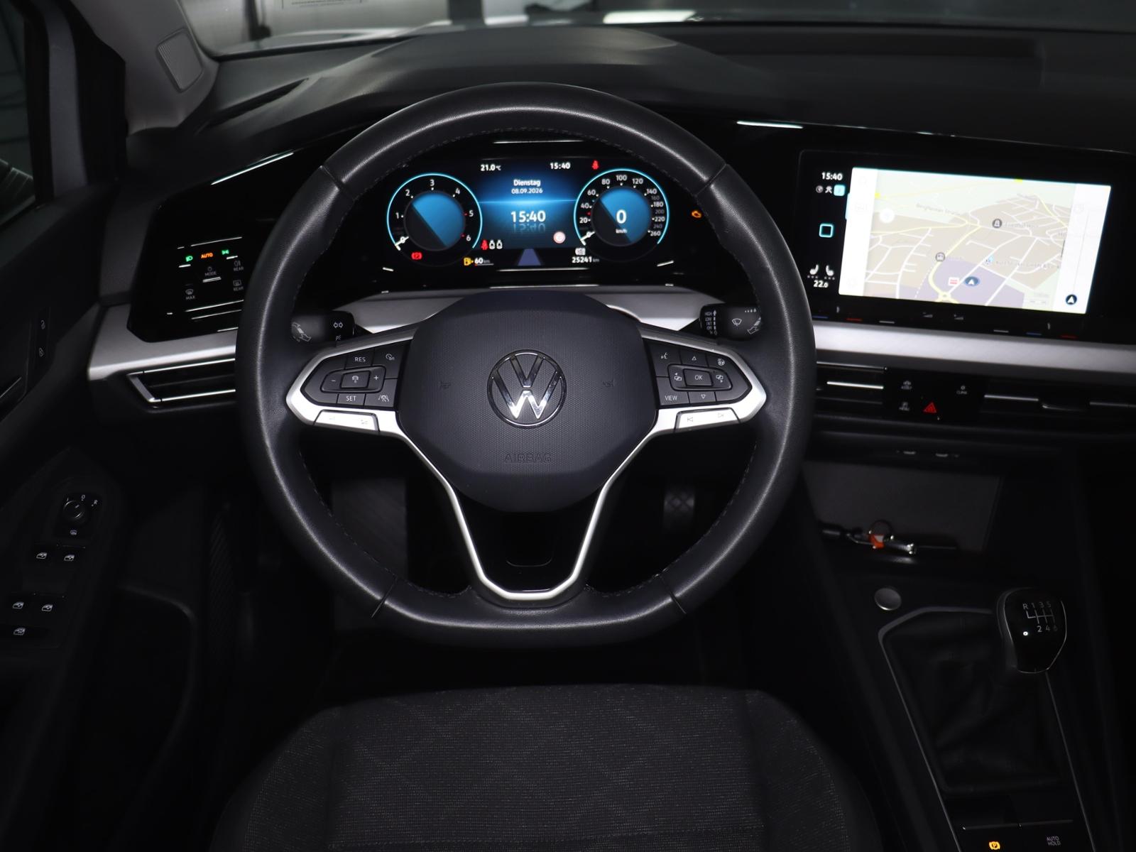 Volkswagen Golf 2024 г. Серебристый, пробег 25237 км