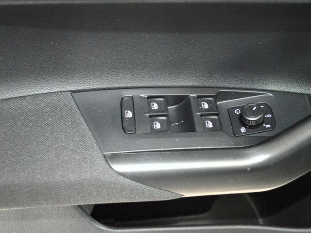 Volkswagen Polo 2023 г. Чёрный, пробег 42418 км