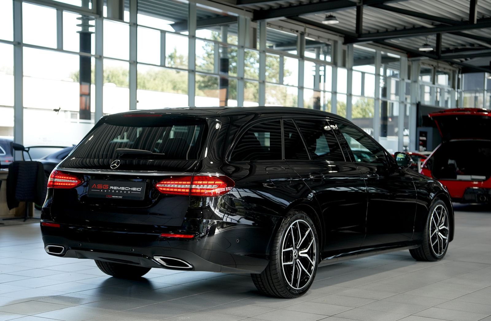 Mercedes-Benz E 400 2023 г. Чёрный, пробег 53000 км