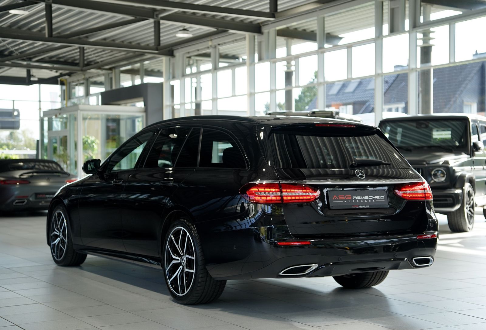 Mercedes-Benz E 400 2023 г. Чёрный, пробег 53000 км