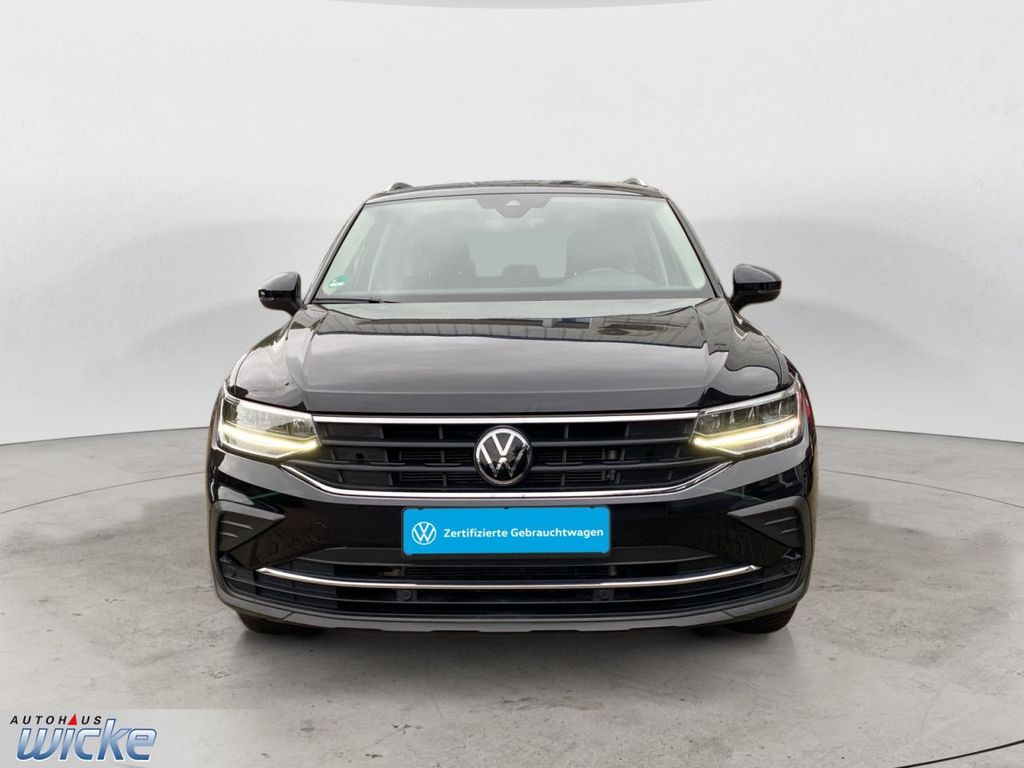 Volkswagen Tiguan 2022 г. Чёрный, пробег 40483 км