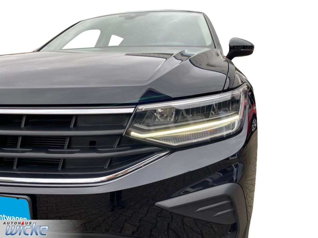 Volkswagen Tiguan 2022 г. Чёрный, пробег 40483 км