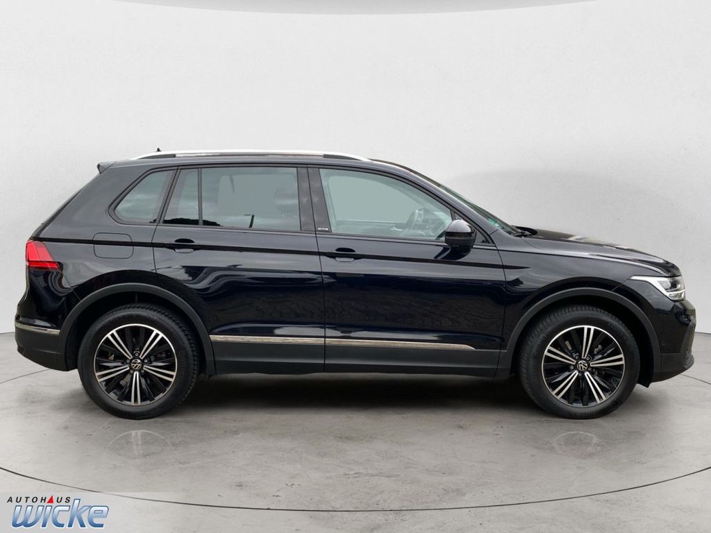 Volkswagen Tiguan 2022 г. Чёрный, пробег 40483 км