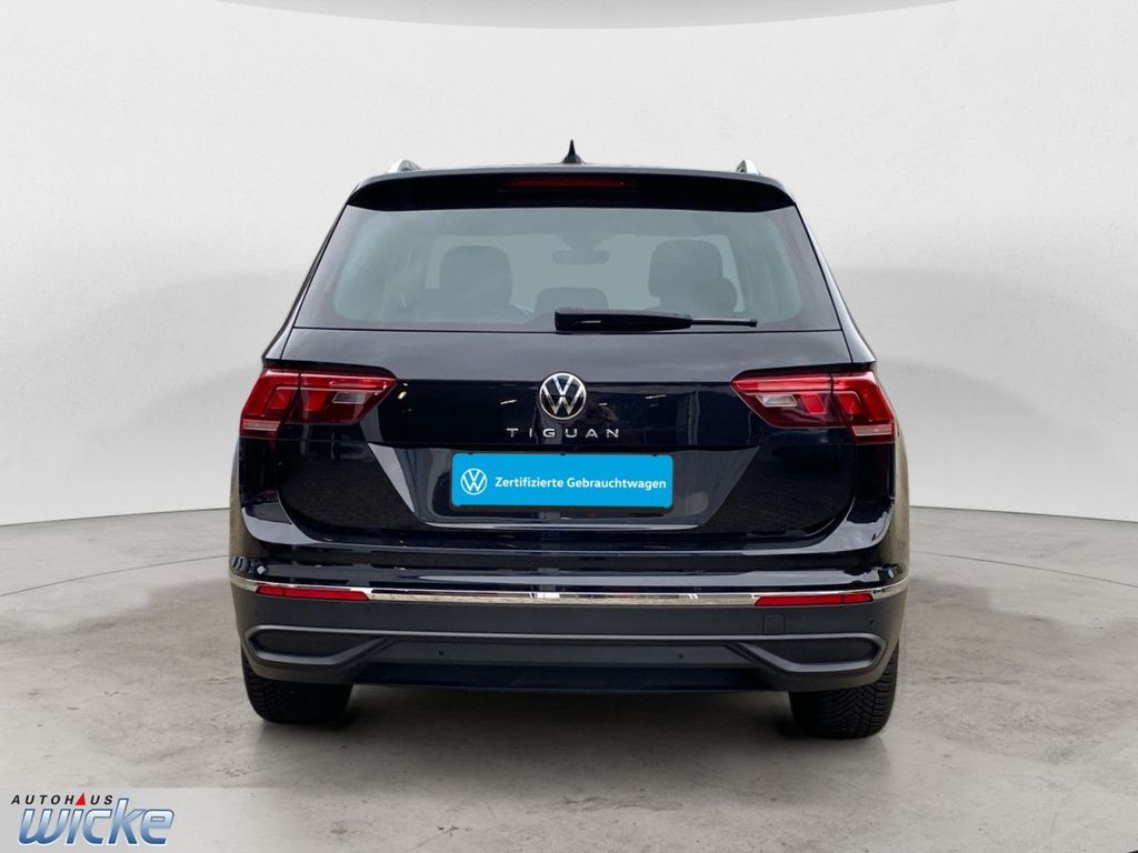 Volkswagen Tiguan 2022 г. Чёрный, пробег 40483 км