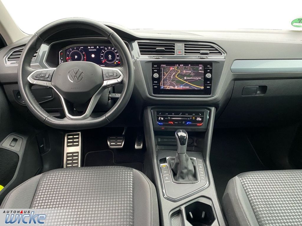 Volkswagen Tiguan 2022 г. Чёрный, пробег 40483 км