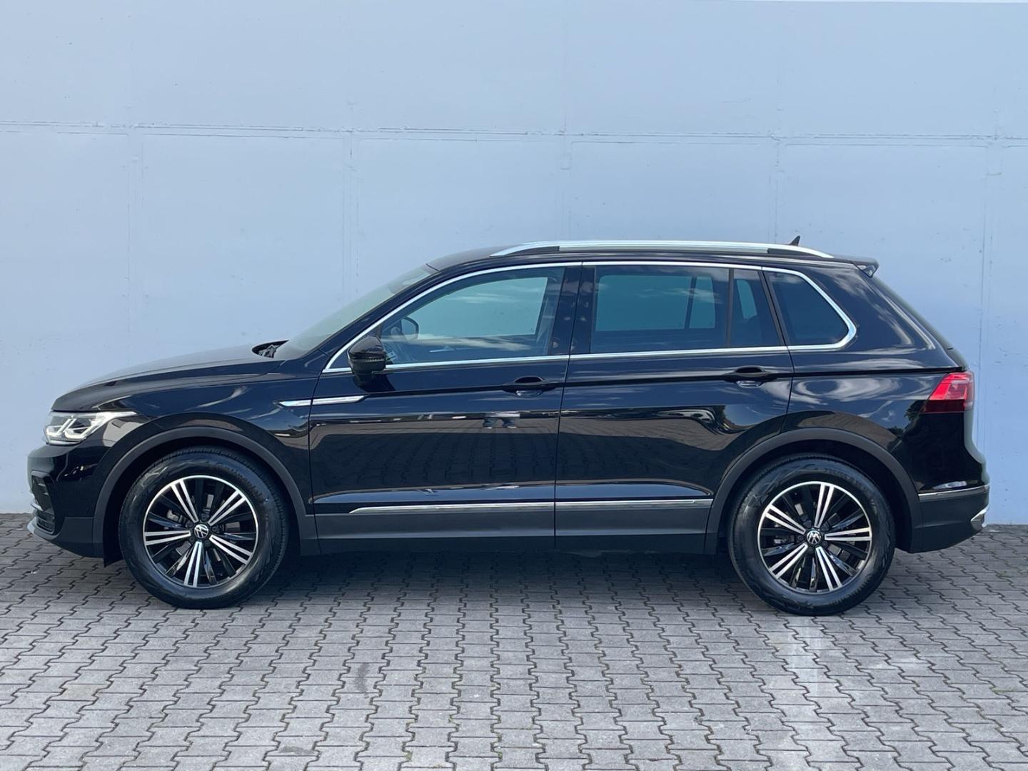 Volkswagen Tiguan 2022 г. Чёрный, пробег 32923 км