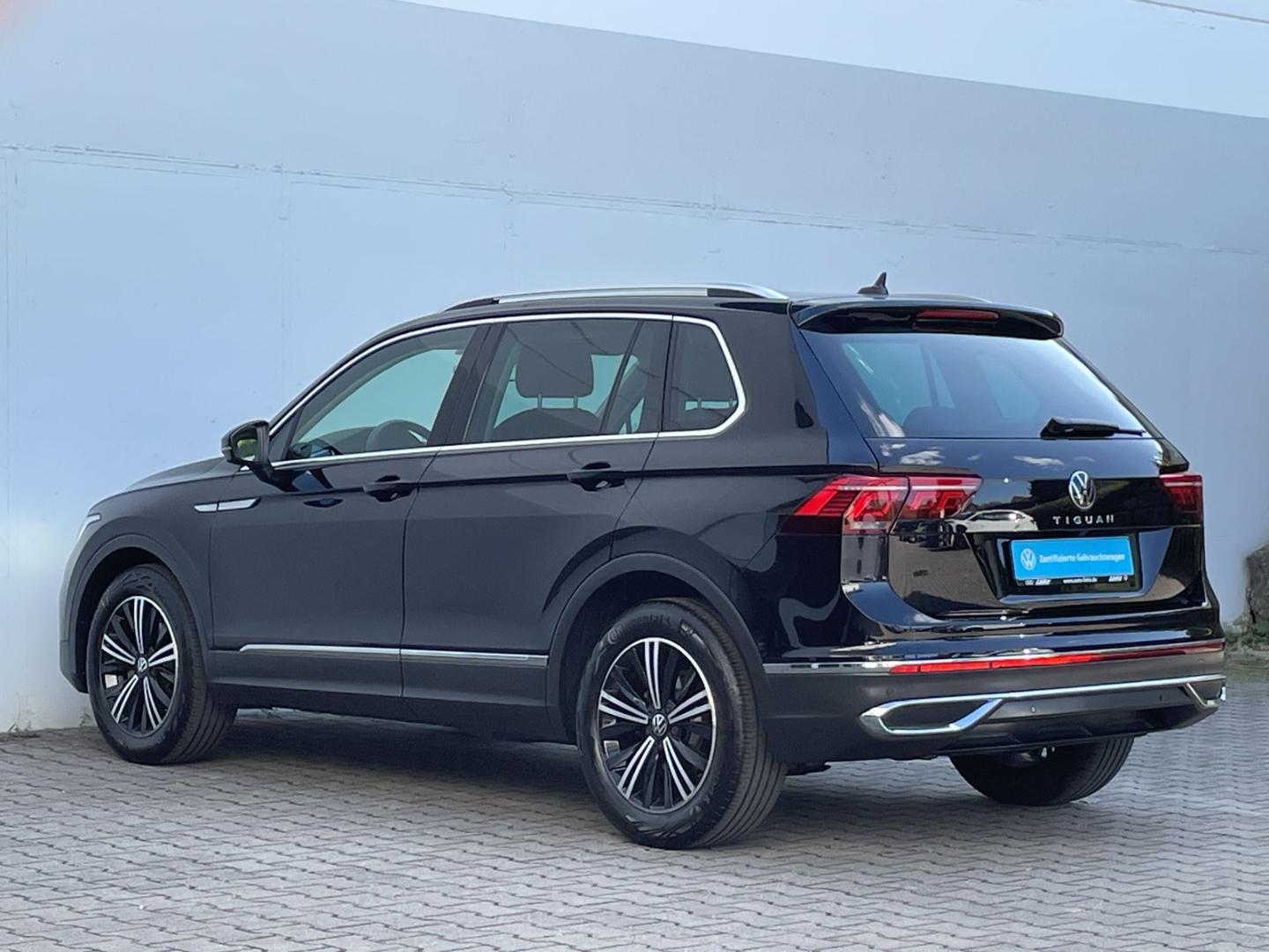 Volkswagen Tiguan 2022 г. Чёрный, пробег 32923 км