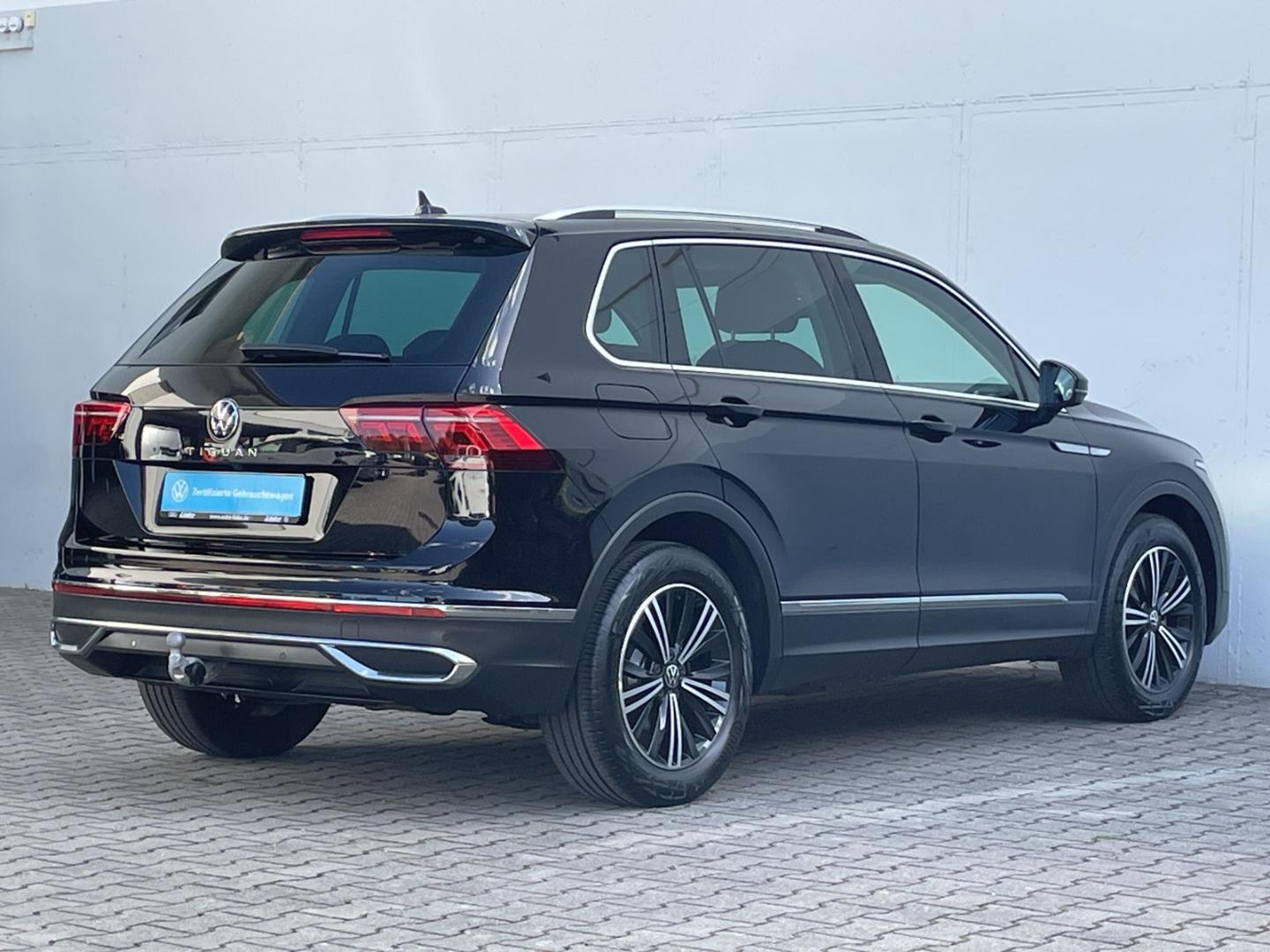 Volkswagen Tiguan 2022 г. Чёрный, пробег 32923 км